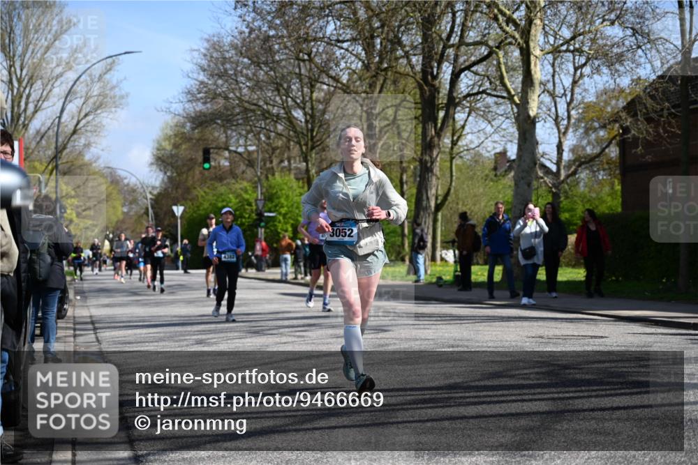 12.04.2026 - 45. Internationalen Wilhelmsburger Insellauf J. Mangold http://msf.ph/oto/9466669 12.04.2026 11:02:44 Ziel 4825, 2122, 3878, 2016, 3052, 4513, 2168, 3910, 3700, 3716, 3223, 4246, 4382, 5816, 3384, 2950, 5460, 4141, 2422 meine-sportfotos.de