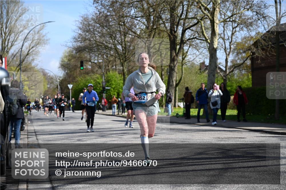 12.04.2026 - 45. Internationalen Wilhelmsburger Insellauf J. Mangold http://msf.ph/oto/9466670 12.04.2026 11:02:44 Ziel 4825, 2122, 3878, 2016, 3052, 4513, 2168, 3910, 3700, 3716, 3223, 4246, 4382, 5816, 3384, 2950, 5460, 4141, 2422 meine-sportfotos.de