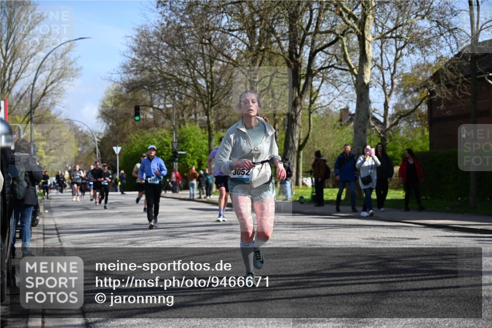 12.04.2026 - 45. Internationalen Wilhelmsburger Insellauf J. Mangold http://msf.ph/oto/9466671 12.04.2026 11:02:44 Ziel 4825, 2122, 3878, 2016, 3052, 4513, 2168, 3910, 3700, 3716, 3223, 4246, 4382, 5816, 3384, 2950, 5460, 4141, 2422 meine-sportfotos.de