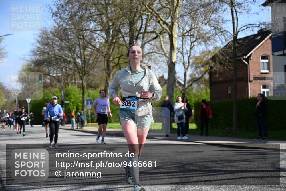 12.04.2026 - 45. Internationalen Wilhelmsburger Insellauf J. Mangold http://msf.ph/oto/9466681 12.04.2026 11:02:45 Ziel 2122, 3878, 2016, 3052, 4513, 2168, 3910, 3700, 3700, 3716, 3223, 4246, 4382, 5816, 3384, 2950, 5460, 4141, 2422 meine-sportfotos.de