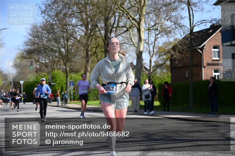 12.04.2026 - 45. Internationalen Wilhelmsburger Insellauf J. Mangold http://msf.ph/oto/9466682 12.04.2026 11:02:45 Ziel 2122, 3878, 2016, 3052, 4513, 2168, 3910, 3700, 3700, 3716, 3223, 4246, 4382, 5816, 3384, 2950, 5460, 4141, 2422 meine-sportfotos.de