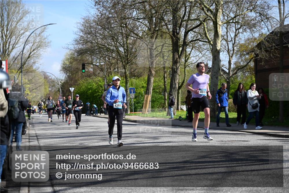 12.04.2026 - 45. Internationalen Wilhelmsburger Insellauf J. Mangold http://msf.ph/oto/9466683 12.04.2026 11:02:46 Ziel 2122, 3878, 2016, 3052, 4513, 2168, 3910, 3700, 3716, 3223, 4246, 3716, 3223, 4246, 4382, 5816, 3384, 2950, 5460, 4141, 2422 meine-sportfotos.de