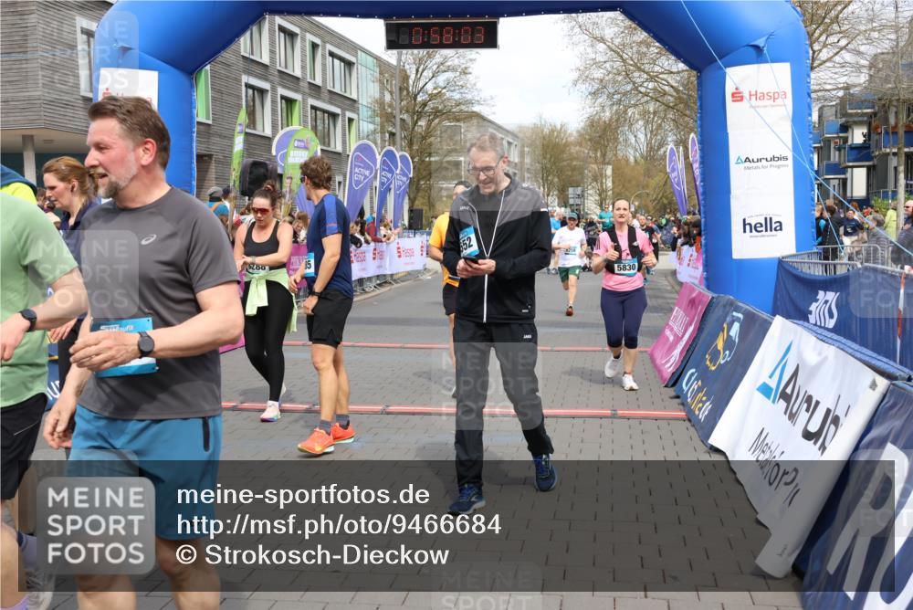 12.04.2026 - 45. Internationalen Wilhelmsburger Insellauf Strokosch-Dieckow http://msf.ph/oto/9466684 12.04.2026 13:11:03 Ziel 4562, 3654, 3269, 4552, 3285, 3288, 5444, 5443, 5830, 5259, 3407, 3948, 3949, 4540, 2315 meine-sportfotos.de