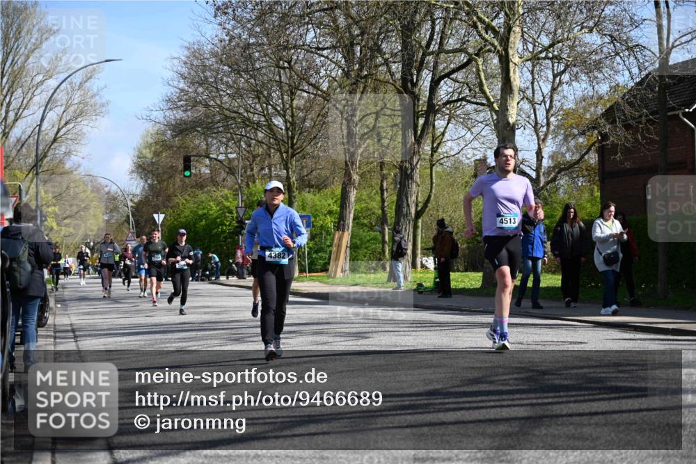 12.04.2026 - 45. Internationalen Wilhelmsburger Insellauf J. Mangold http://msf.ph/oto/9466689 12.04.2026 11:02:47 Ziel 2122, 3878, 2016, 3052, 4513, 2168, 3910, 3700, 3716, 3223, 4246, 4382, 5816, 3384, 2950, 5460, 4141, 2422 meine-sportfotos.de