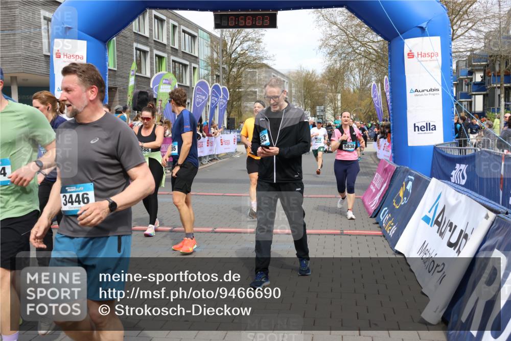 12.04.2026 - 45. Internationalen Wilhelmsburger Insellauf Strokosch-Dieckow http://msf.ph/oto/9466690 12.04.2026 13:11:03 Ziel 4562, 3654, 3269, 4552, 3285, 3288, 5444, 5443, 5830, 5259, 3407, 3948, 3949, 4540, 2315 meine-sportfotos.de