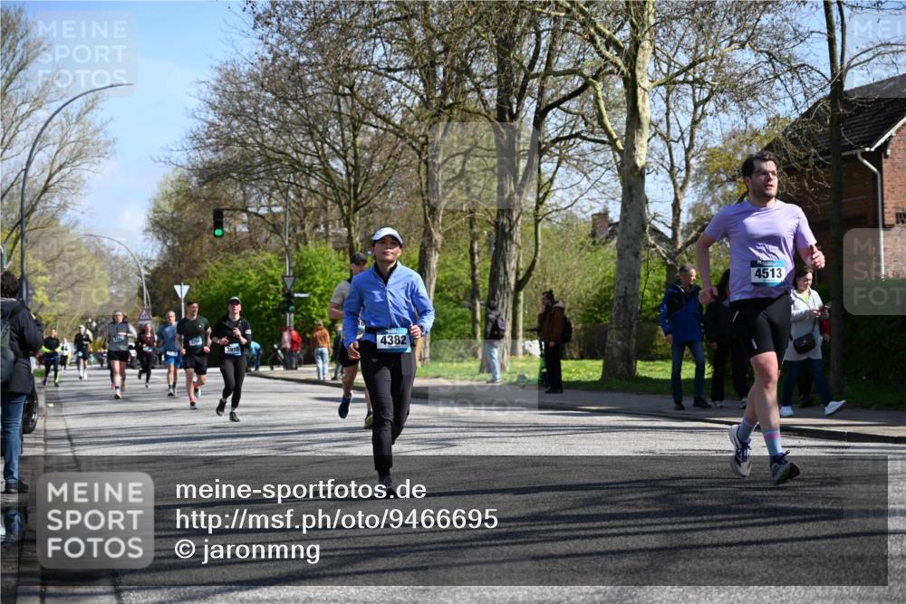 12.04.2026 - 45. Internationalen Wilhelmsburger Insellauf J. Mangold http://msf.ph/oto/9466695 12.04.2026 11:02:48 Ziel 2122, 3878, 2016, 3052, 4513, 2168, 3910, 3700, 3716, 3223, 4246, 4382, 5816, 3384, 2950, 5460, 4141, 2422 meine-sportfotos.de