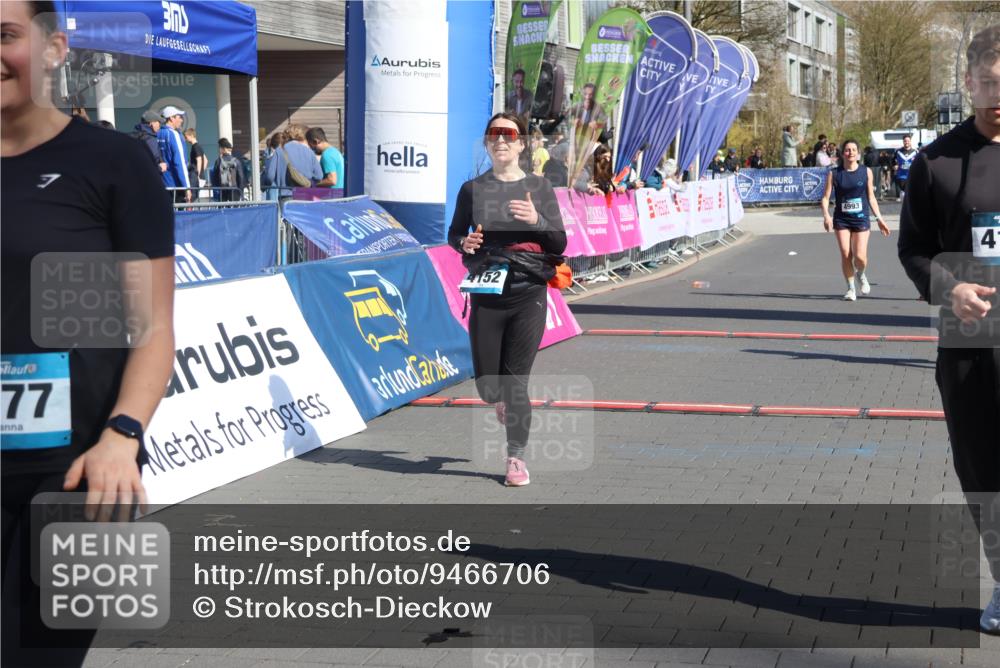 12.04.2026 - 45. Internationalen Wilhelmsburger Insellauf Strokosch-Dieckow http://msf.ph/oto/9466706 12.04.2026 11:00:44 Ziel 2977, 4107, 4152, 2646, 4991, 4993 meine-sportfotos.de