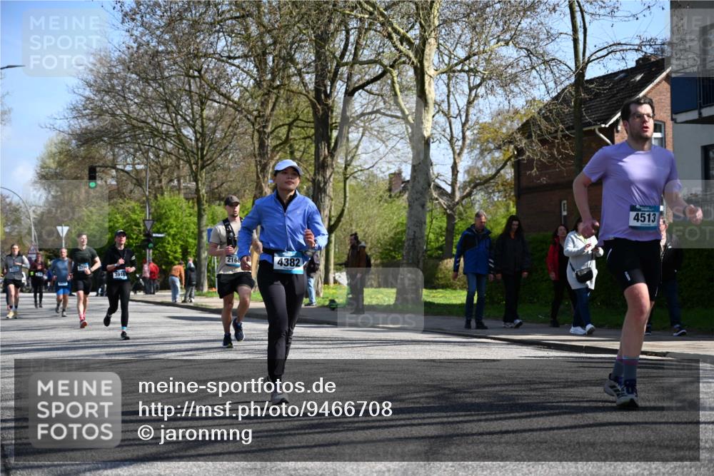 12.04.2026 - 45. Internationalen Wilhelmsburger Insellauf J. Mangold http://msf.ph/oto/9466708 12.04.2026 11:02:48 Ziel 2122, 3878, 2016, 3052, 4513, 2168, 3910, 3700, 3716, 3223, 4246, 4382, 5816, 3384, 2950, 5460, 4141, 2422 meine-sportfotos.de