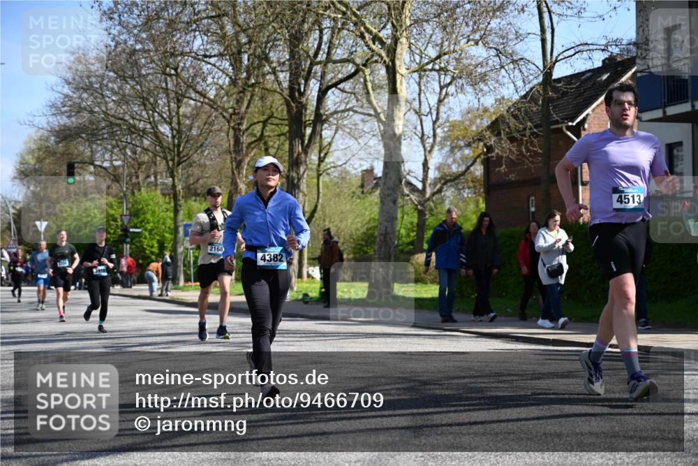 12.04.2026 - 45. Internationalen Wilhelmsburger Insellauf J. Mangold http://msf.ph/oto/9466709 12.04.2026 11:02:48 Ziel 2122, 3878, 2016, 3052, 4513, 2168, 3910, 3700, 3716, 3223, 4246, 4382, 5816, 3384, 2950, 5460, 4141, 2422 meine-sportfotos.de