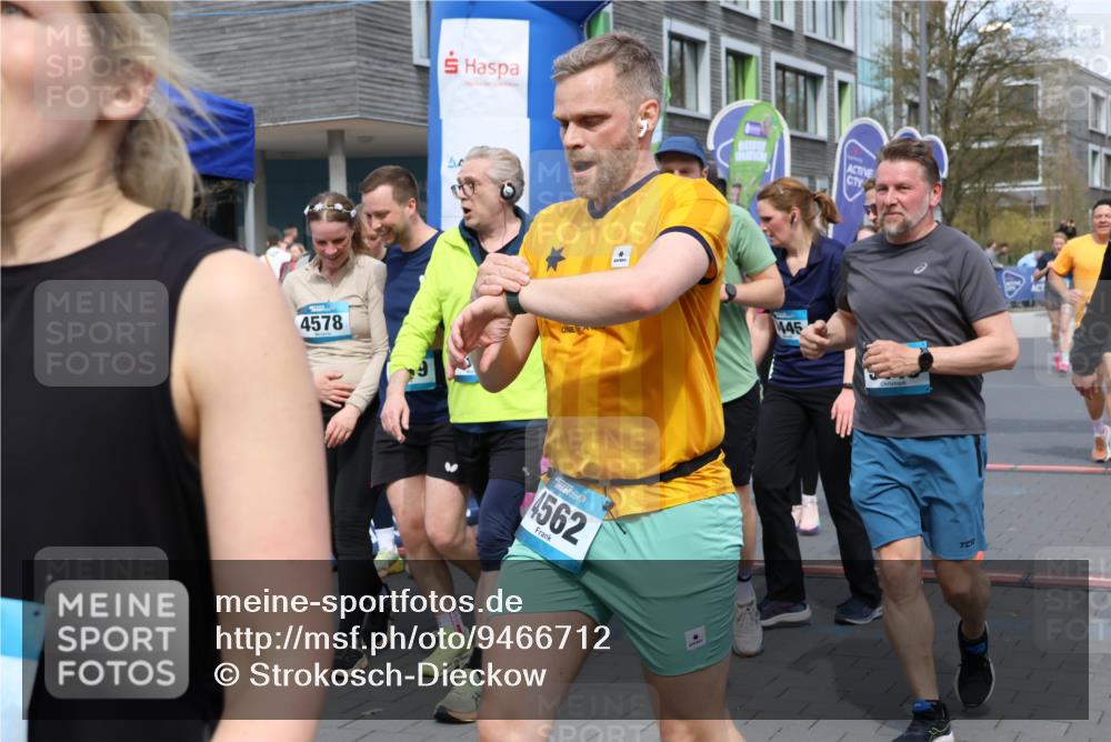 12.04.2026 - 45. Internationalen Wilhelmsburger Insellauf Strokosch-Dieckow http://msf.ph/oto/9466712 12.04.2026 13:11:01 Ziel 4578, 4579, 4356, 3445, 3446, 4562, 3654, 3269, 4552, 3285, 3288, 5444, 5443, 5830, 5259, 3407 meine-sportfotos.de