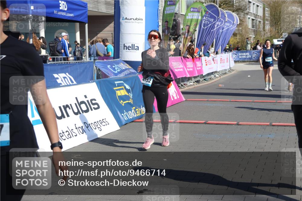 12.04.2026 - 45. Internationalen Wilhelmsburger Insellauf Strokosch-Dieckow http://msf.ph/oto/9466714 12.04.2026 11:00:44 Ziel 2977, 4107, 4152, 2646, 4991, 4993 meine-sportfotos.de