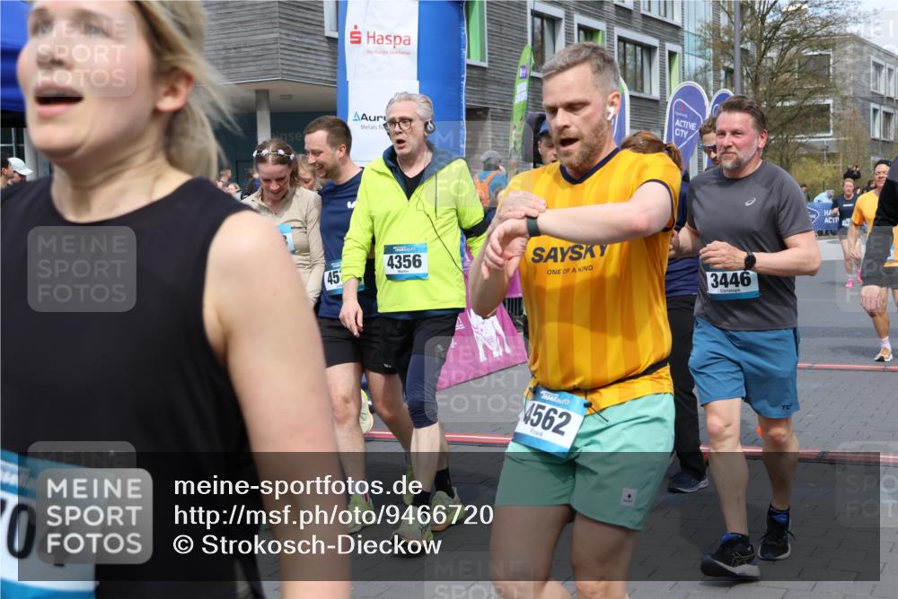 12.04.2026 - 45. Internationalen Wilhelmsburger Insellauf Strokosch-Dieckow http://msf.ph/oto/9466720 12.04.2026 13:11:01 Ziel 4578, 4579, 4356, 3445, 3446, 4562, 3654, 3269, 4552, 3285, 3288, 5444, 5443, 5830, 5259, 3407 meine-sportfotos.de