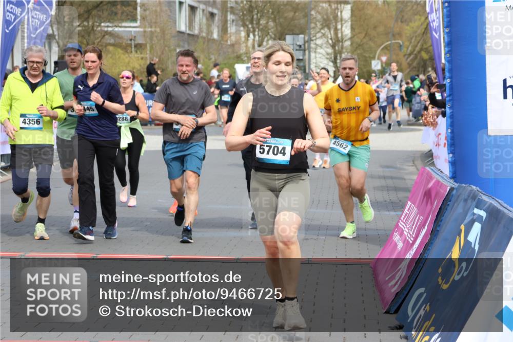 12.04.2026 - 45. Internationalen Wilhelmsburger Insellauf Strokosch-Dieckow http://msf.ph/oto/9466725 12.04.2026 13:10:57 Ziel 5612, 3338, 5704, 4578, 4579, 4356, 3445, 3446, 4562, 3654, 3269, 4552, 3285, 3288 meine-sportfotos.de