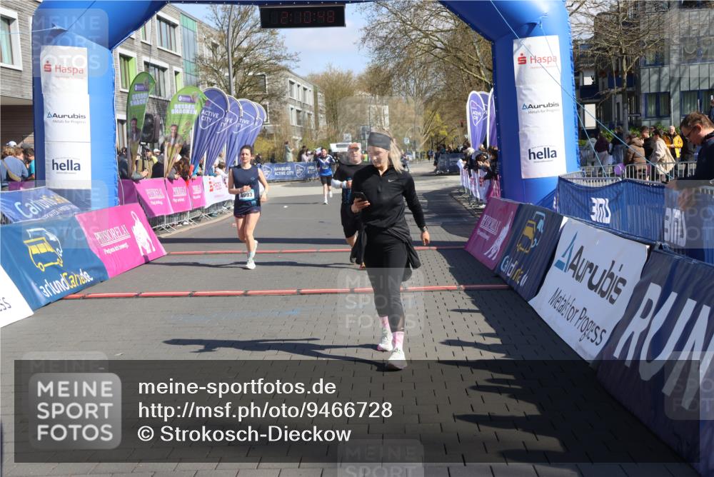 12.04.2026 - 45. Internationalen Wilhelmsburger Insellauf Strokosch-Dieckow http://msf.ph/oto/9466728 12.04.2026 11:00:47 Ziel 2646, 4991, 4993 meine-sportfotos.de