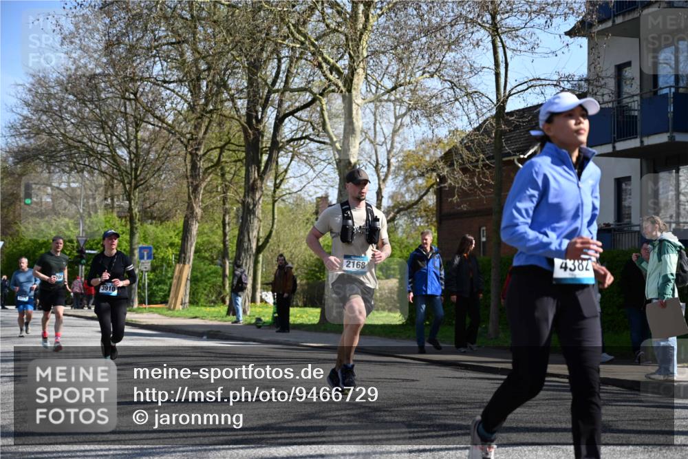 12.04.2026 - 45. Internationalen Wilhelmsburger Insellauf J. Mangold http://msf.ph/oto/9466729 12.04.2026 11:02:50 Ziel 2122, 3878, 2016, 3052, 4513, 2168, 3910, 3700, 3716, 3223, 4246, 4382, 5816, 3384, 2950, 5460, 4141, 2422 meine-sportfotos.de