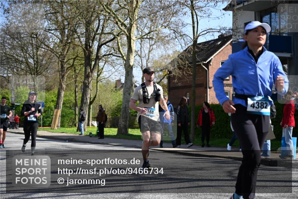12.04.2026 - 45. Internationalen Wilhelmsburger Insellauf J. Mangold http://msf.ph/oto/9466734 12.04.2026 11:02:50 Ziel 2122, 3878, 2016, 3052, 4513, 2168, 3910, 3700, 3716, 3223, 4246, 4382, 5816, 3384, 2950, 5460, 4141, 2422 meine-sportfotos.de