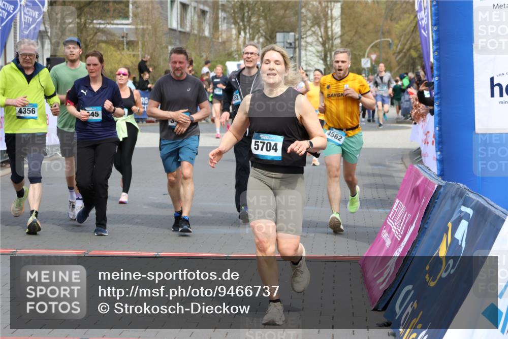 12.04.2026 - 45. Internationalen Wilhelmsburger Insellauf Strokosch-Dieckow http://msf.ph/oto/9466737 12.04.2026 13:10:57 Ziel 5612, 3338, 5704, 4578, 4579, 4356, 3445, 3446, 4562, 3654, 3269, 4552, 3285, 3288 meine-sportfotos.de
