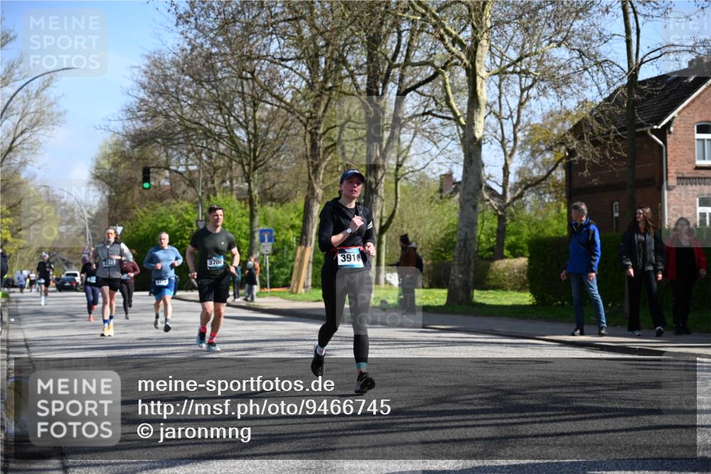 12.04.2026 - 45. Internationalen Wilhelmsburger Insellauf J. Mangold http://msf.ph/oto/9466745 12.04.2026 11:02:52 Ziel 2016, 3052, 4513, 2168, 3910, 3700, 3716, 3223, 4246, 4382, 5816, 3384, 2950, 5460, 4141, 2422 meine-sportfotos.de