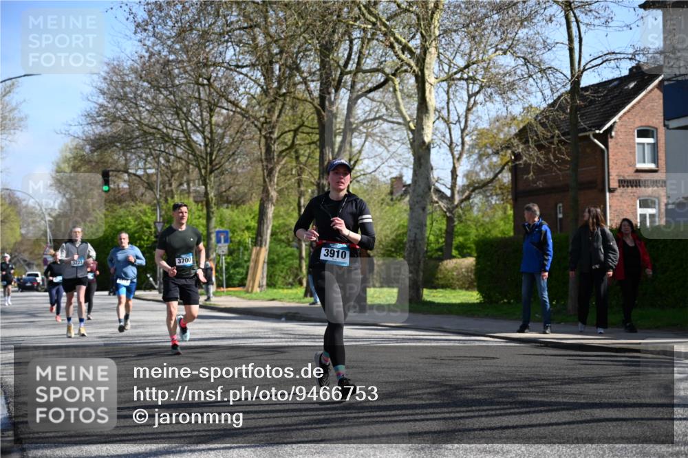 12.04.2026 - 45. Internationalen Wilhelmsburger Insellauf J. Mangold http://msf.ph/oto/9466753 12.04.2026 11:02:52 Ziel 2016, 3052, 4513, 2168, 3910, 3700, 3716, 3223, 4246, 4382, 5816, 3384, 2950, 5460, 4141, 2422 meine-sportfotos.de
