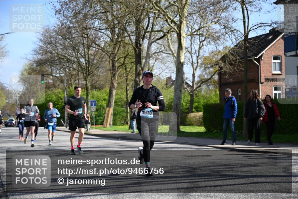 12.04.2026 - 45. Internationalen Wilhelmsburger Insellauf J. Mangold http://msf.ph/oto/9466756 12.04.2026 11:02:52 Ziel 2016, 3052, 4513, 2168, 3910, 3700, 3716, 3223, 4246, 4382, 5816, 3384, 2950, 5460, 4141, 2422 meine-sportfotos.de