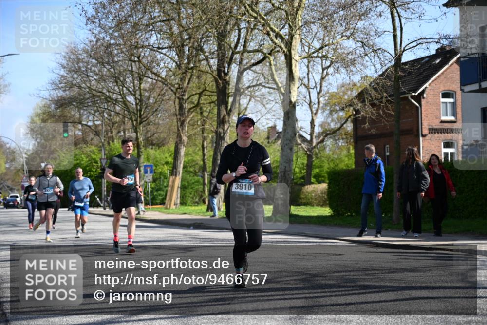 12.04.2026 - 45. Internationalen Wilhelmsburger Insellauf J. Mangold http://msf.ph/oto/9466757 12.04.2026 11:02:52 Ziel 2016, 3052, 4513, 2168, 3910, 3700, 3716, 3223, 4246, 4382, 5816, 3384, 2950, 5460, 4141, 2422 meine-sportfotos.de