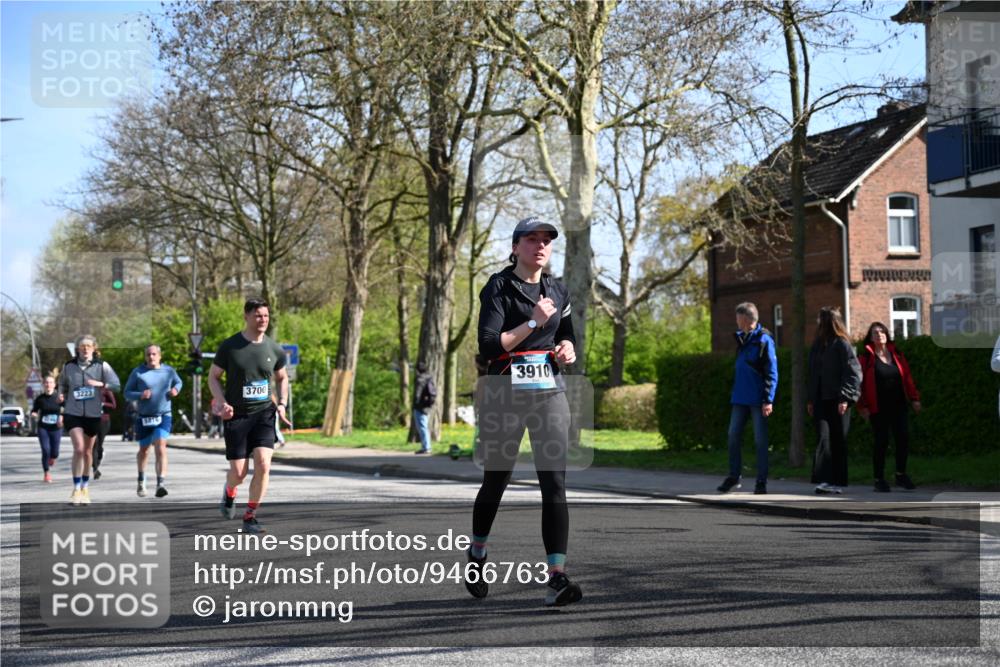 12.04.2026 - 45. Internationalen Wilhelmsburger Insellauf J. Mangold http://msf.ph/oto/9466763 12.04.2026 11:02:52 Ziel 2016, 3052, 4513, 2168, 3910, 3700, 3716, 3223, 4246, 4382, 5816, 3384, 2950, 5460, 4141, 2422 meine-sportfotos.de