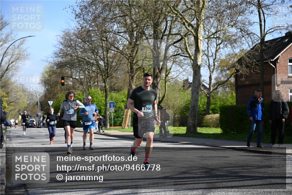 12.04.2026 - 45. Internationalen Wilhelmsburger Insellauf J. Mangold http://msf.ph/oto/9466778 12.04.2026 11:02:54 Ziel 2016, 3052, 4513, 2168, 3910, 3700, 3716, 3223, 4246, 4382, 5816, 3384, 2950, 5460, 4141, 2422, 4141, 2422 meine-sportfotos.de