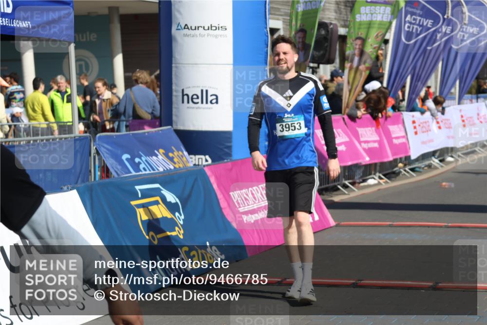 12.04.2026 - 45. Internationalen Wilhelmsburger Insellauf Strokosch-Dieckow http://msf.ph/oto/9466785 12.04.2026 11:00:54 Ziel 3953 meine-sportfotos.de