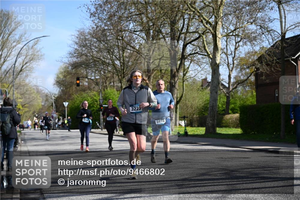 12.04.2026 - 45. Internationalen Wilhelmsburger Insellauf J. Mangold http://msf.ph/oto/9466802 12.04.2026 11:02:56 Ziel 3052, 4513, 2168, 3910, 3700, 3716, 3223, 4246, 4382, 5816, 3384, 2950, 5460, 4141, 2422 meine-sportfotos.de