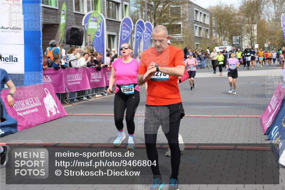 12.04.2026 - 45. Internationalen Wilhelmsburger Insellauf Strokosch-Dieckow http://msf.ph/oto/9466804 12.04.2026 13:10:46 Ziel 4910, 4278, 4935, 2129, 2982, 2121, 2289, 4250 meine-sportfotos.de