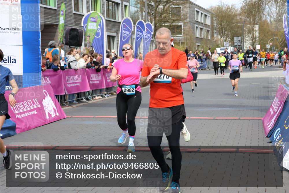 12.04.2026 - 45. Internationalen Wilhelmsburger Insellauf Strokosch-Dieckow http://msf.ph/oto/9466805 12.04.2026 13:10:46 Ziel 4910, 4278, 4935, 2129, 2982, 2121, 2289, 4250 meine-sportfotos.de
