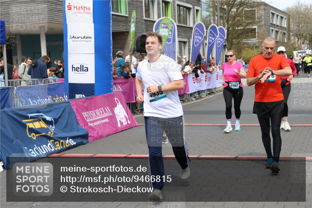 12.04.2026 - 45. Internationalen Wilhelmsburger Insellauf Strokosch-Dieckow http://msf.ph/oto/9466815 12.04.2026 13:10:45 Ziel 4910, 4278, 4935, 2129, 2982, 2121, 2289 meine-sportfotos.de