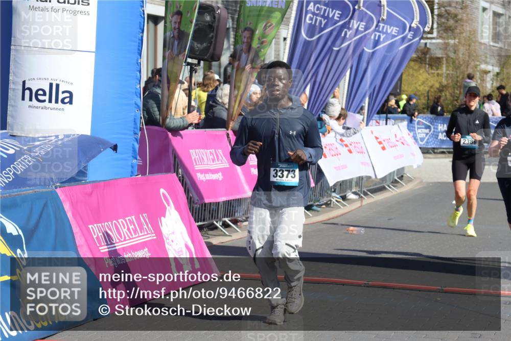 12.04.2026 - 45. Internationalen Wilhelmsburger Insellauf Strokosch-Dieckow http://msf.ph/oto/9466822 12.04.2026 11:00:59 Ziel 3373, 4632, 2389 meine-sportfotos.de