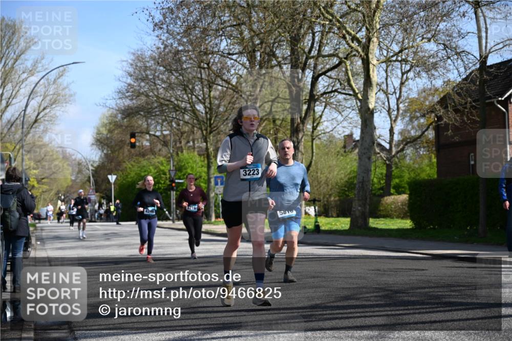 12.04.2026 - 45. Internationalen Wilhelmsburger Insellauf J. Mangold http://msf.ph/oto/9466825 12.04.2026 11:02:56 Ziel 3052, 4513, 2168, 3910, 3700, 3716, 3223, 4246, 4382, 5816, 3384, 2950, 5460, 4141, 2422 meine-sportfotos.de