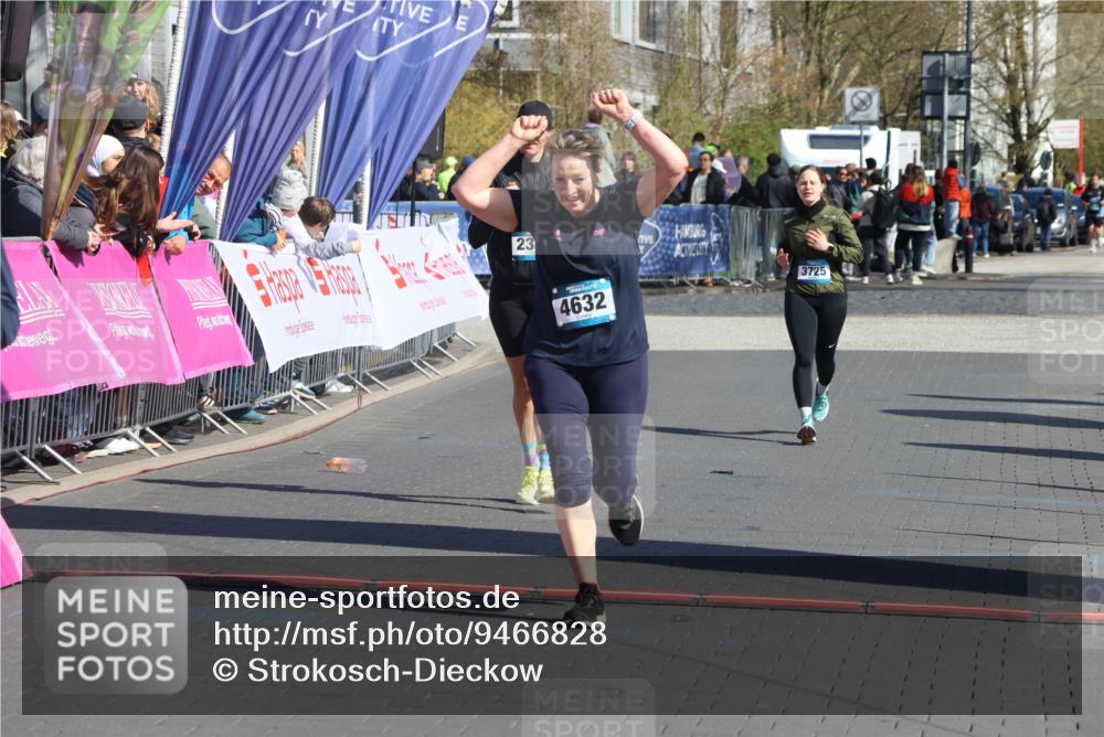 12.04.2026 - 45. Internationalen Wilhelmsburger Insellauf Strokosch-Dieckow http://msf.ph/oto/9466828 12.04.2026 11:01:01 Ziel 3373, 4632, 2389 meine-sportfotos.de