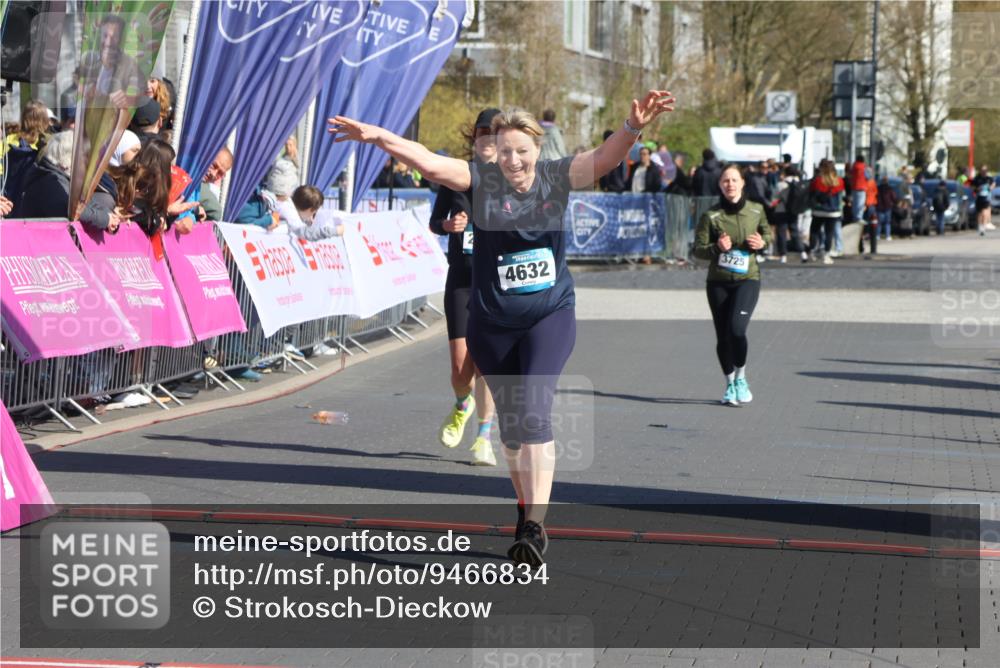 12.04.2026 - 45. Internationalen Wilhelmsburger Insellauf Strokosch-Dieckow http://msf.ph/oto/9466834 12.04.2026 11:01:01 Ziel 3373, 4632, 2389 meine-sportfotos.de