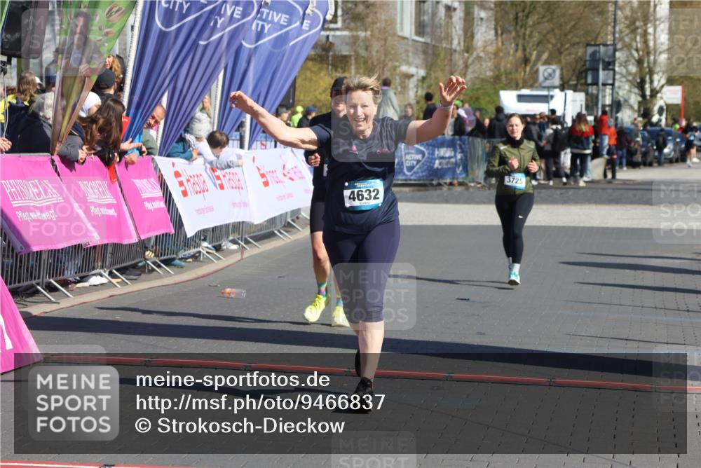 12.04.2026 - 45. Internationalen Wilhelmsburger Insellauf Strokosch-Dieckow http://msf.ph/oto/9466837 12.04.2026 11:01:01 Ziel 3373, 4632, 2389 meine-sportfotos.de