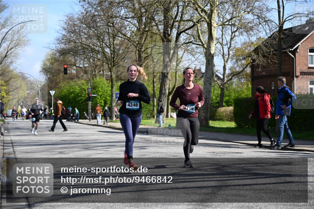 12.04.2026 - 45. Internationalen Wilhelmsburger Insellauf J. Mangold http://msf.ph/oto/9466842 12.04.2026 11:02:59 Ziel 3052, 4513, 2168, 3910, 3700, 3716, 3223, 4246, 4382, 5816, 3384, 2950, 5460, 4141, 2422, 4732 meine-sportfotos.de