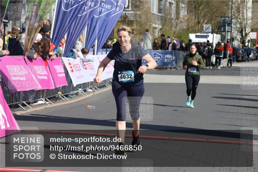 12.04.2026 - 45. Internationalen Wilhelmsburger Insellauf Strokosch-Dieckow http://msf.ph/oto/9466850 12.04.2026 11:01:01 Ziel 3373, 4632, 2389 meine-sportfotos.de