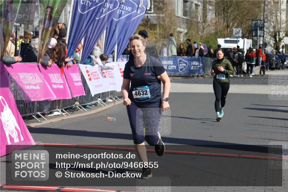 12.04.2026 - 45. Internationalen Wilhelmsburger Insellauf Strokosch-Dieckow http://msf.ph/oto/9466855 12.04.2026 11:01:01 Ziel 3373, 4632, 2389 meine-sportfotos.de
