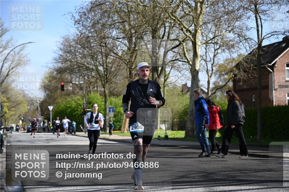 12.04.2026 - 45. Internationalen Wilhelmsburger Insellauf J. Mangold http://msf.ph/oto/9466886 12.04.2026 11:03:07 Ziel 3910, 3700, 3716, 3223, 4246, 4382, 5816, 3384, 2950, 5460, 4141, 2422, 4732, 2914, 5842 meine-sportfotos.de