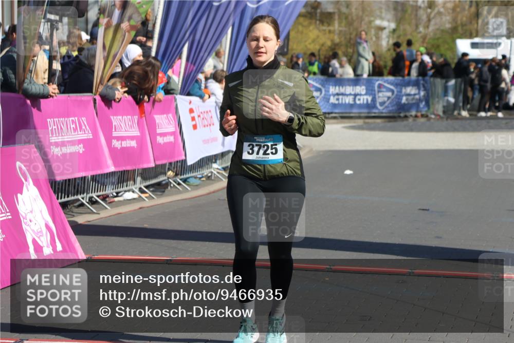 12.04.2026 - 45. Internationalen Wilhelmsburger Insellauf Strokosch-Dieckow http://msf.ph/oto/9466935 12.04.2026 11:01:06 Ziel 2389, 3725 meine-sportfotos.de