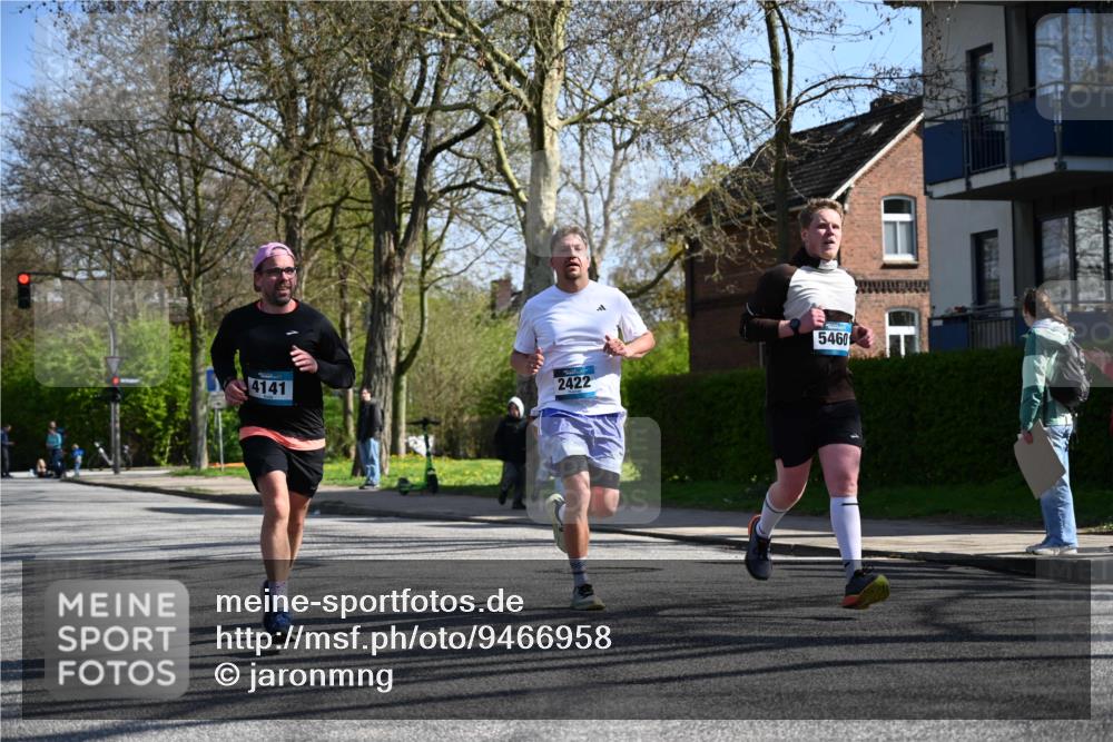 12.04.2026 - 45. Internationalen Wilhelmsburger Insellauf J. Mangold http://msf.ph/oto/9466958 12.04.2026 11:03:18 Ziel 3384, 2950, 5460, 4141, 2422, 4732, 2914, 5842, 5842, 2005 meine-sportfotos.de