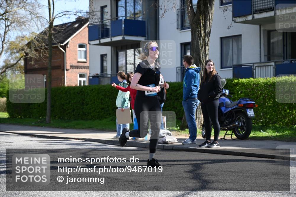 12.04.2026 - 45. Internationalen Wilhelmsburger Insellauf J. Mangold http://msf.ph/oto/9467019 12.04.2026 11:03:53 Ziel 2914, 5842, 2005, 2221, 3027, 3015, 5533, 2664, 5792, 4059, 4489, 4686, 3615 meine-sportfotos.de