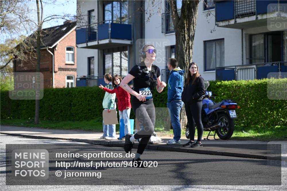 12.04.2026 - 45. Internationalen Wilhelmsburger Insellauf J. Mangold http://msf.ph/oto/9467020 12.04.2026 11:03:54 Ziel 5842, 2005, 2221, 3027, 3027, 3015, 5533, 2664, 5792, 4059, 4489, 4686, 3615 meine-sportfotos.de