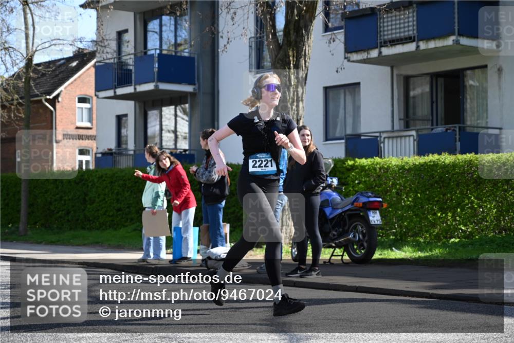 12.04.2026 - 45. Internationalen Wilhelmsburger Insellauf J. Mangold http://msf.ph/oto/9467024 12.04.2026 11:03:54 Ziel 5842, 2005, 2221, 3027, 3027, 3015, 5533, 2664, 5792, 4059, 4489, 4686, 3615 meine-sportfotos.de
