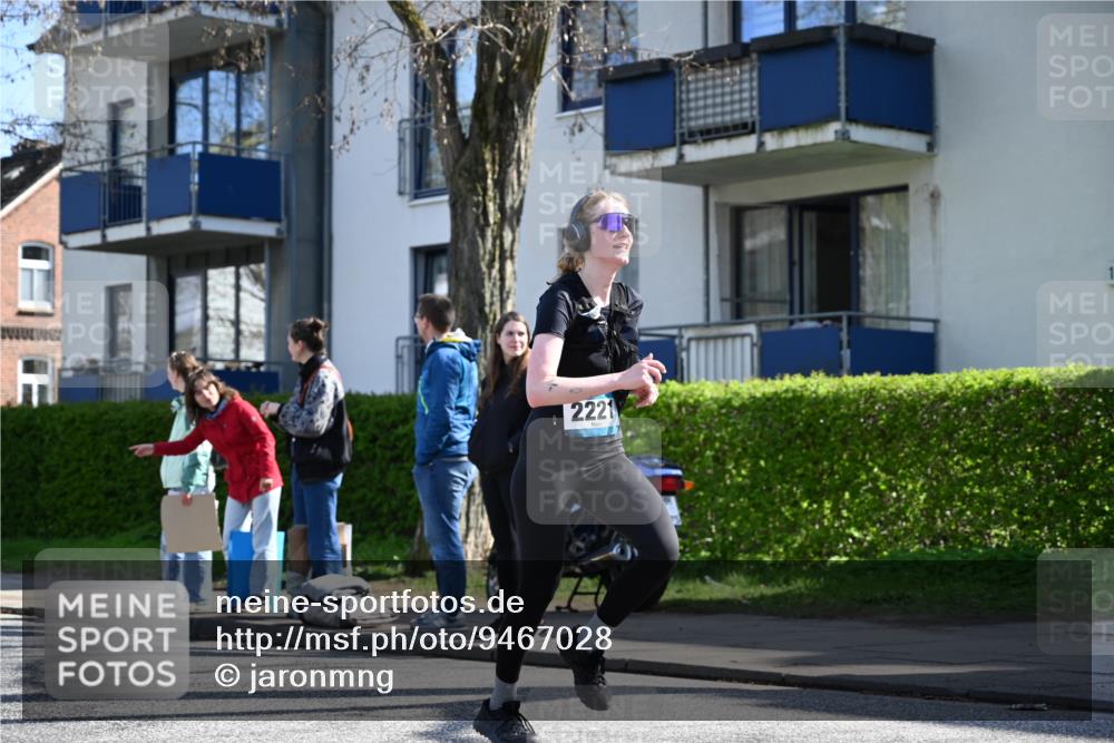 12.04.2026 - 45. Internationalen Wilhelmsburger Insellauf J. Mangold http://msf.ph/oto/9467028 12.04.2026 11:03:54 Ziel 5842, 2005, 2221, 3027, 3027, 3015, 5533, 2664, 5792, 4059, 4489, 4686, 3615 meine-sportfotos.de