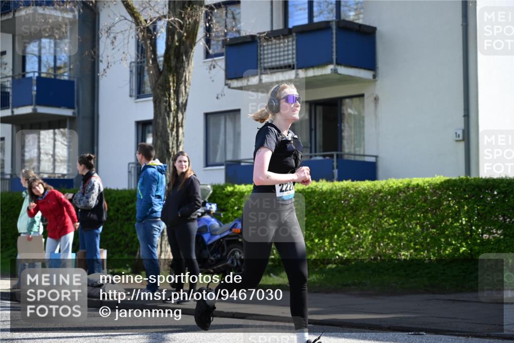 12.04.2026 - 45. Internationalen Wilhelmsburger Insellauf J. Mangold http://msf.ph/oto/9467030 12.04.2026 11:03:54 Ziel 5842, 2005, 2221, 3027, 3027, 3015, 5533, 2664, 5792, 4059, 4489, 4686, 3615 meine-sportfotos.de