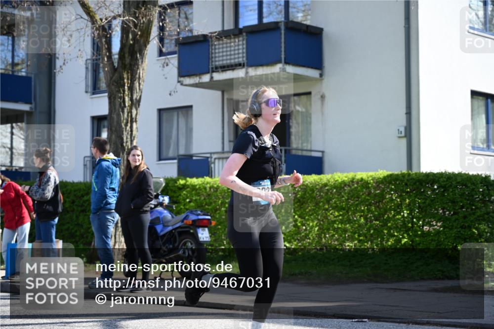12.04.2026 - 45. Internationalen Wilhelmsburger Insellauf J. Mangold http://msf.ph/oto/9467031 12.04.2026 11:03:54 Ziel 5842, 2005, 2221, 3027, 3027, 3015, 5533, 2664, 5792, 4059, 4489, 4686, 3615 meine-sportfotos.de