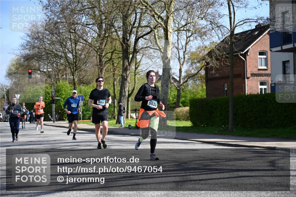 12.04.2026 - 45. Internationalen Wilhelmsburger Insellauf J. Mangold http://msf.ph/oto/9467054 12.04.2026 11:04:06 Ziel 2221, 3027, 3015, 5533, 2664, 5792, 4059, 4489, 4686, 3615, 2211, 3978, 4484, 4486, 3678, 2204, 5570, 3679 meine-sportfotos.de